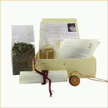 Carica l'immagine nel visualizzatore di Gallery, scatola illustrata con miscela di tè bio - cielo di carta