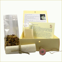 Carica l'immagine nel visualizzatore di Gallery, Scatola illustrata con infuso di frutta BIO - LA CAREZZA DI UN PETALO