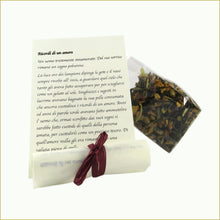 Carica l'immagine nel visualizzatore di Gallery, scatola illustrata con miscela di tè bio - ricordi di un amore