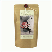 Carica l'immagine nel visualizzatore di Gallery, Tisane d'Autore® Busta mini di tisana BIO - LA CAREZZA DI UN PETALO