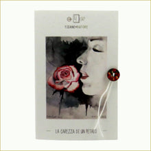 Carica l'immagine nel visualizzatore di Gallery, Tisane d'Autore® Libricino con tisana BIO - LA CAREZZA DI UN PETALO