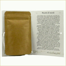 Carica l'immagine nel visualizzatore di Gallery, Tisane d'Autore® Libricino con miscela di tè BIO - RICAMI DI NUVOLE