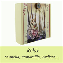 Carica l&#39;immagine nel visualizzatore di Gallery, scatola illustrata con tisana bio - miele, amore e api
